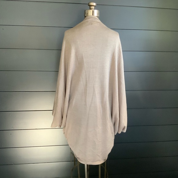 🎉Neutral Wrap/Kimono - Picture 4 of 12